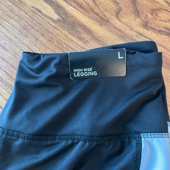 Rue 21 Women’s Leggings

Size L - Picture 2 of 5